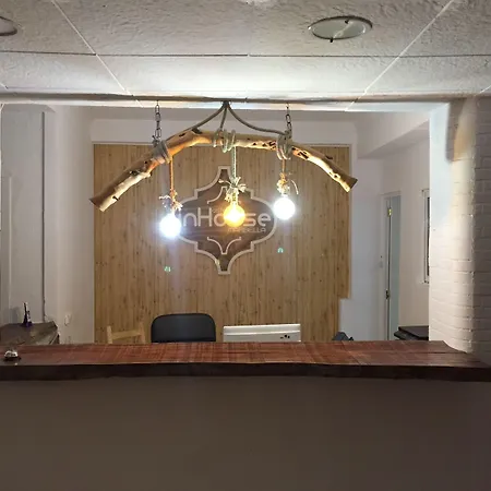 The Monkey Guest house 2*